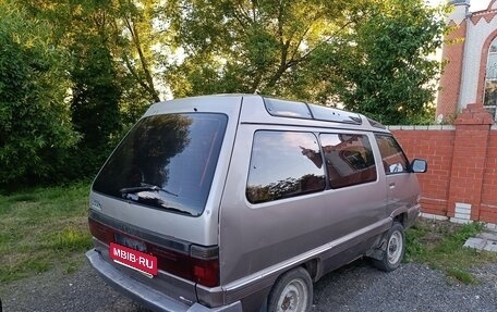 Toyota Town Ace III, 1989 год, 320 000 рублей, 1 фотография