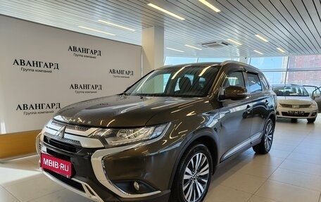 Mitsubishi Outlander III рестайлинг 3, 2021 год, 2 473 000 рублей, 1 фотография