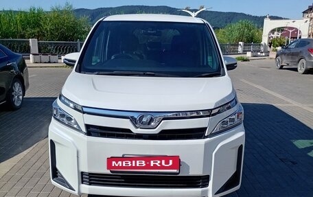 Toyota Voxy III, 2018 год, 2 650 000 рублей, 4 фотография