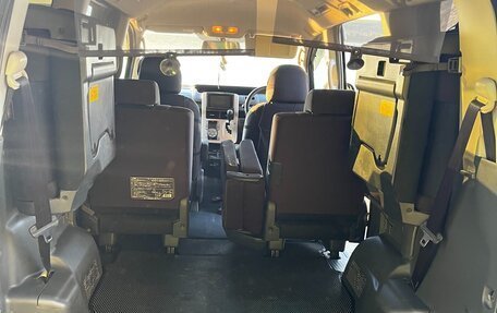 Toyota Voxy II, 2008 год, 1 300 000 рублей, 6 фотография