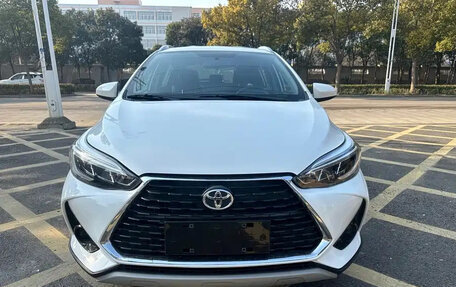 Toyota Yaris XP150 рестайлинг, 2022 год, 1 015 000 рублей, 2 фотография