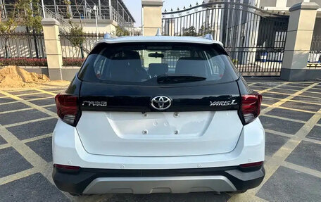 Toyota Yaris XP150 рестайлинг, 2022 год, 1 015 000 рублей, 5 фотография