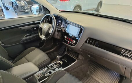 Mitsubishi Outlander III рестайлинг 3, 2021 год, 2 473 000 рублей, 7 фотография