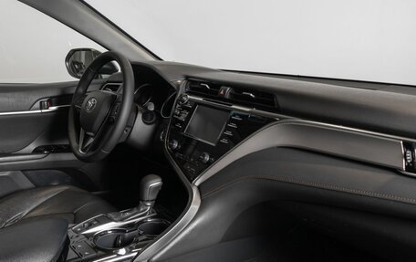 Toyota Camry, 2020 год, 2 400 000 рублей, 7 фотография