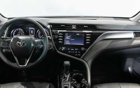 Toyota Camry, 2020 год, 2 400 000 рублей, 6 фотография