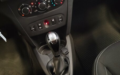 Renault Logan II, 2018 год, 640 000 рублей, 13 фотография