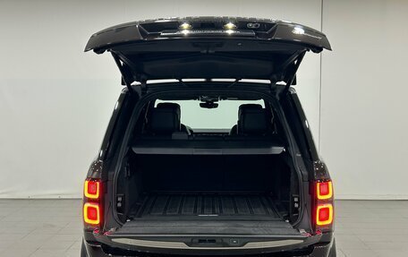 Land Rover Range Rover IV рестайлинг, 2018 год, 8 800 000 рублей, 31 фотография