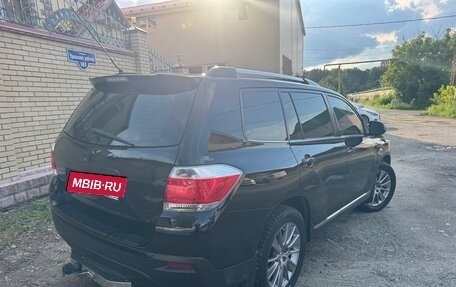 Toyota Highlander III, 2012 год, 2 350 000 рублей, 6 фотография
