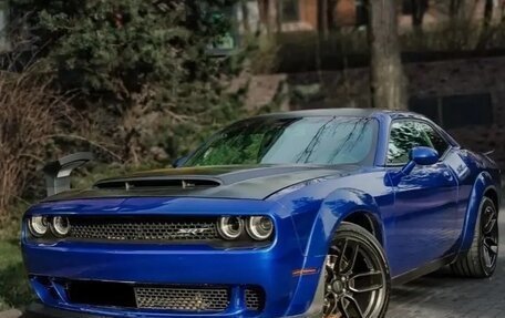 Dodge Challenger III рестайлинг 2, 2019 год, 4 100 000 рублей, 1 фотография