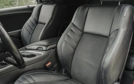 Dodge Challenger III рестайлинг 2, 2019 год, 4 100 000 рублей, 6 фотография
