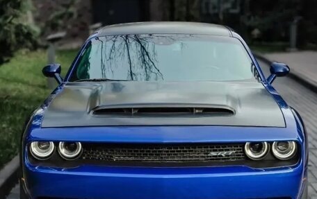 Dodge Challenger III рестайлинг 2, 2019 год, 4 100 000 рублей, 2 фотография