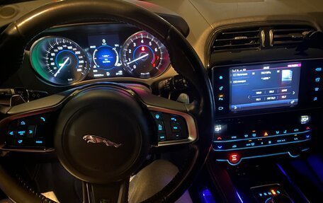 Jaguar F-Pace, 2017 год, 3 100 000 рублей, 2 фотография
