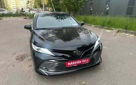 Toyota Camry, 2018 год, 2 450 000 рублей, 1 фотография