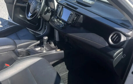 Toyota RAV4, 2017 год, 2 850 000 рублей, 5 фотография