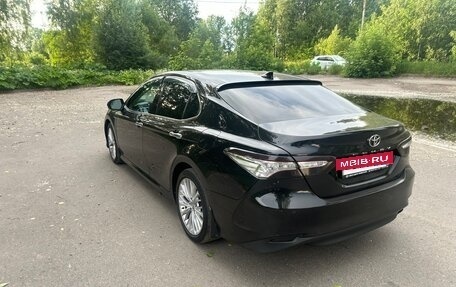 Toyota Camry, 2018 год, 2 450 000 рублей, 3 фотография