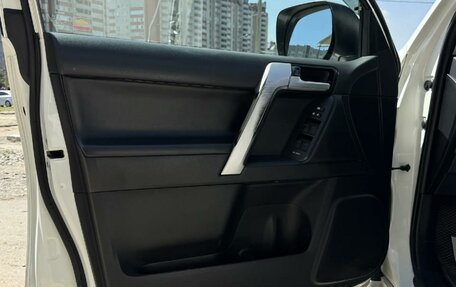 Toyota Land Cruiser Prado 150 рестайлинг 2, 2018 год, 4 900 000 рублей, 13 фотография