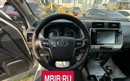 Toyota Land Cruiser Prado 150 рестайлинг 2, 2018 год, 4 900 000 рублей, 15 фотография