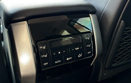 Toyota Land Cruiser Prado 150 рестайлинг 2, 2018 год, 4 900 000 рублей, 23 фотография