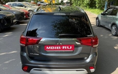 Mitsubishi Outlander III рестайлинг 3, 2021 год, 2 650 000 рублей, 7 фотография