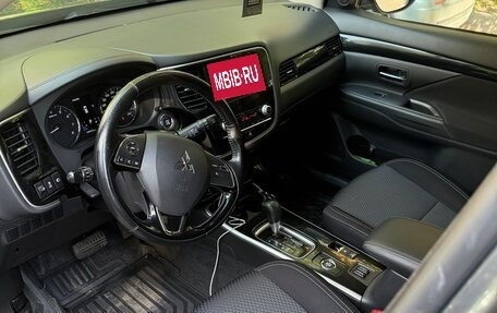 Mitsubishi Outlander III рестайлинг 3, 2021 год, 2 650 000 рублей, 16 фотография