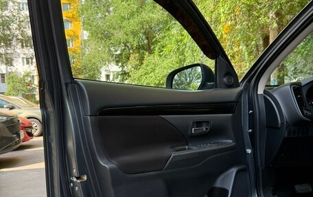 Mitsubishi Outlander III рестайлинг 3, 2021 год, 2 650 000 рублей, 20 фотография