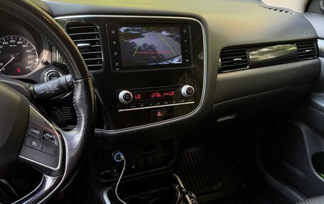 Mitsubishi Outlander III рестайлинг 3, 2021 год, 2 650 000 рублей, 18 фотография