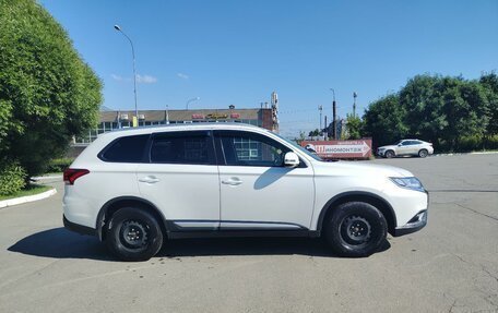 Mitsubishi Outlander III рестайлинг 3, 2019 год, 2 100 000 рублей, 6 фотография