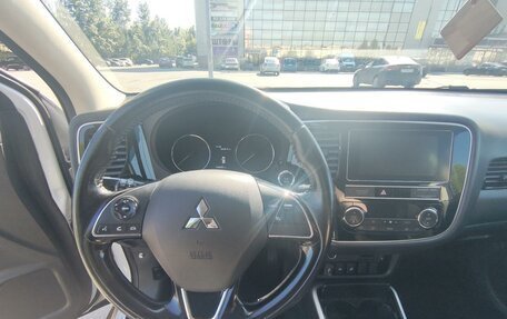 Mitsubishi Outlander III рестайлинг 3, 2019 год, 2 100 000 рублей, 10 фотография