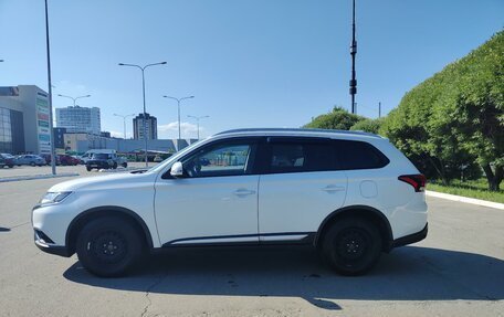Mitsubishi Outlander III рестайлинг 3, 2019 год, 2 100 000 рублей, 3 фотография