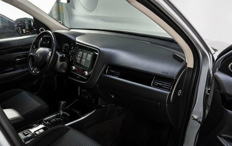 Mitsubishi Outlander III рестайлинг 3, 2022 год, 2 690 000 рублей, 15 фотография