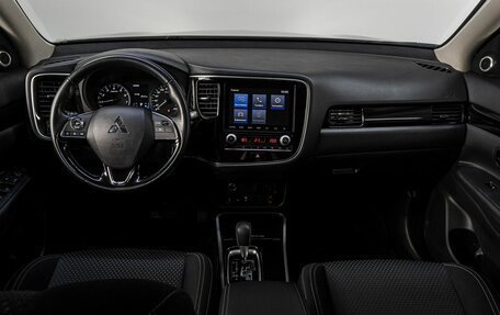 Mitsubishi Outlander III рестайлинг 3, 2022 год, 2 690 000 рублей, 17 фотография