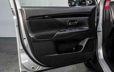 Mitsubishi Outlander III рестайлинг 3, 2022 год, 2 690 000 рублей, 11 фотография