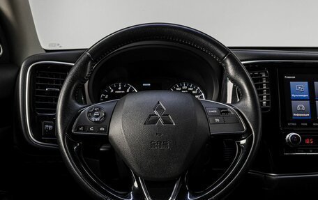 Mitsubishi Outlander III рестайлинг 3, 2022 год, 2 690 000 рублей, 18 фотография