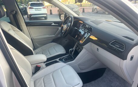 Volkswagen Tiguan II, 2018 год, 3 000 000 рублей, 29 фотография