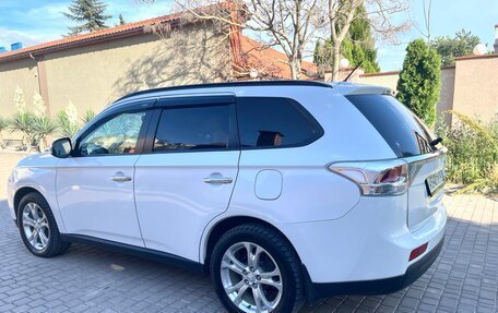 Mitsubishi Outlander III рестайлинг 3, 2012 год, 1 200 000 рублей, 3 фотография