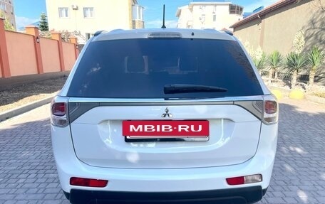 Mitsubishi Outlander III рестайлинг 3, 2012 год, 1 200 000 рублей, 11 фотография