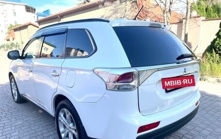 Mitsubishi Outlander III рестайлинг 3, 2012 год, 1 200 000 рублей, 10 фотография