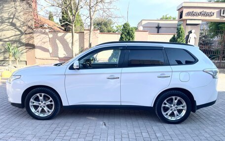 Mitsubishi Outlander III рестайлинг 3, 2012 год, 1 200 000 рублей, 19 фотография