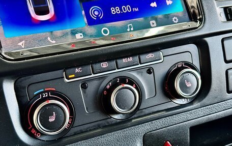 Volkswagen Caravelle T5, 2012 год, 1 799 000 рублей, 17 фотография