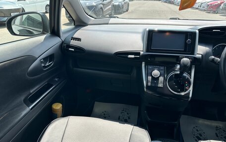 Toyota Wish II, 2013 год, 1 529 000 рублей, 14 фотография