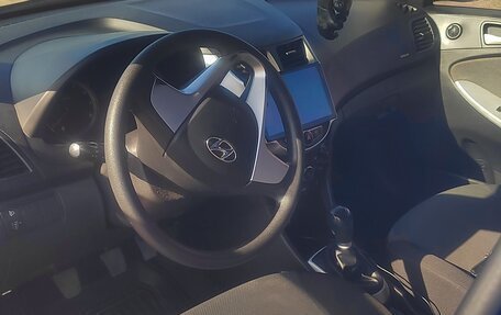 Hyundai Solaris II рестайлинг, 2011 год, 605 000 рублей, 4 фотография