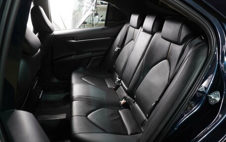 Toyota Camry, 2018 год, 2 700 000 рублей, 10 фотография