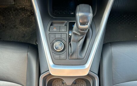 Toyota RAV4, 2021 год, 3 699 000 рублей, 16 фотография