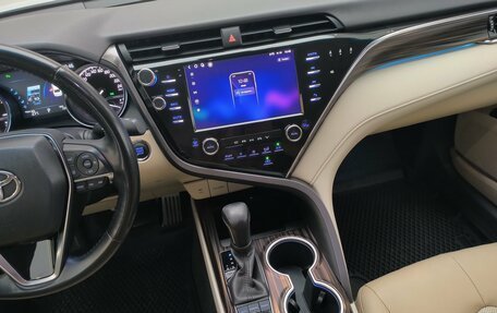 Toyota Camry, 2020 год, 3 050 000 рублей, 17 фотография