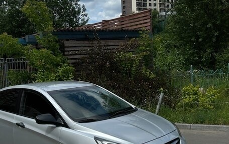 Hyundai Solaris II рестайлинг, 2012 год, 550 000 рублей, 2 фотография