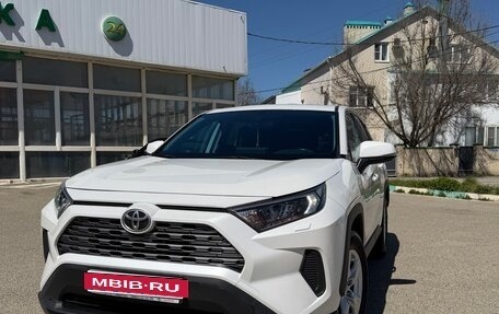 Toyota RAV4, 2020 год, 2 600 000 рублей, 1 фотография