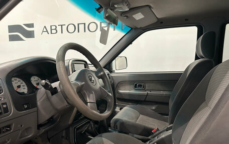 Nissan NP300, 2010 год, 699 000 рублей, 16 фотография