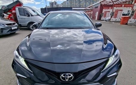 Toyota Camry, 2021 год, 2 750 000 рублей, 2 фотография