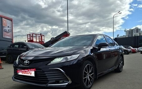 Toyota Camry, 2021 год, 2 750 000 рублей, 3 фотография