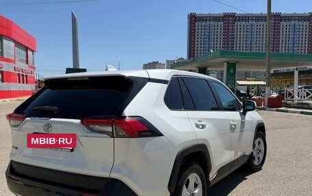 Toyota RAV4, 2020 год, 2 600 000 рублей, 3 фотография